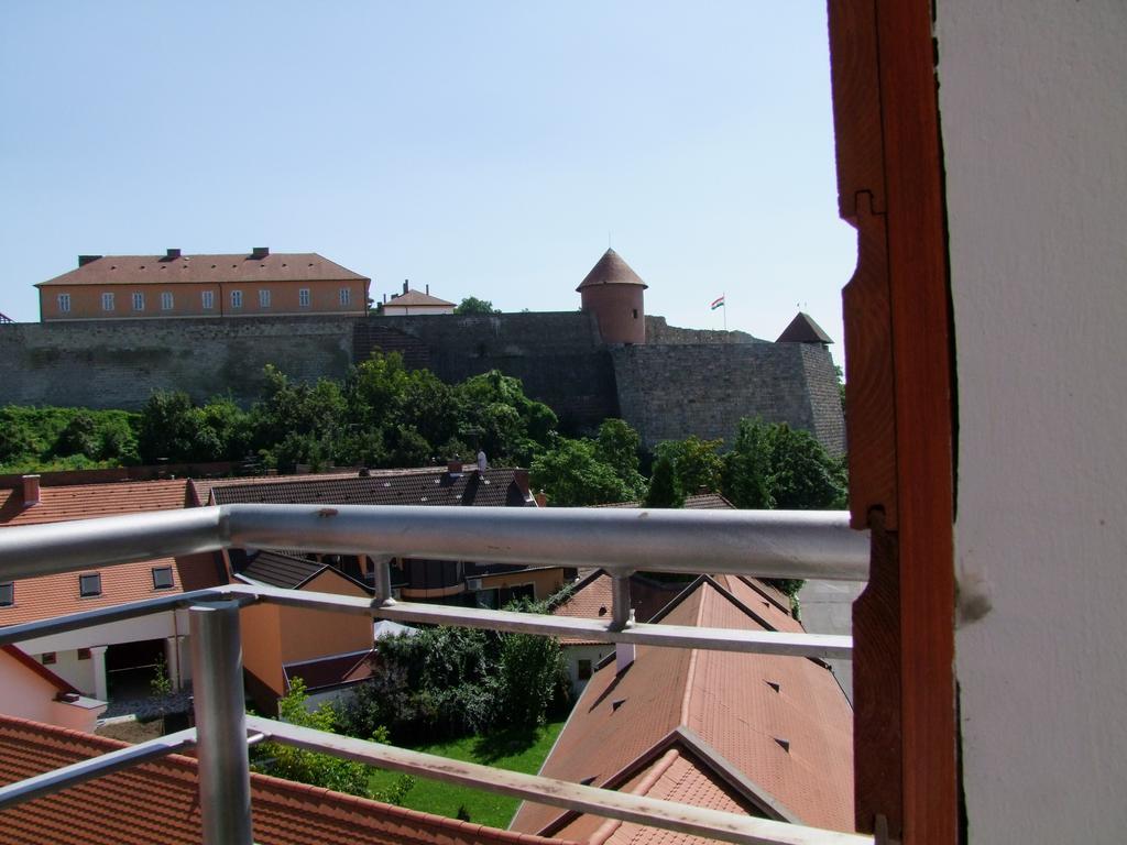 Minaret Apartman Eger Cameră foto